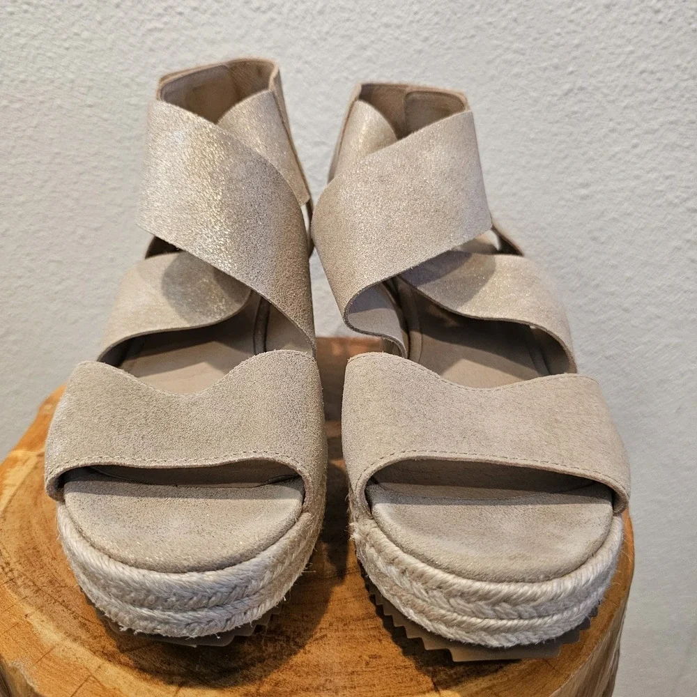 Eileen Fisher see photos